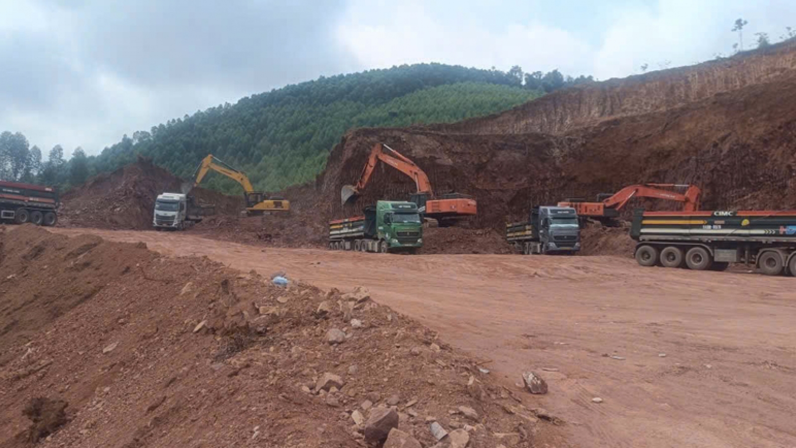 Khởi tố giám đốc trong vụ khai thác trái phép 30.000m³ đất tại Bắc Ninh