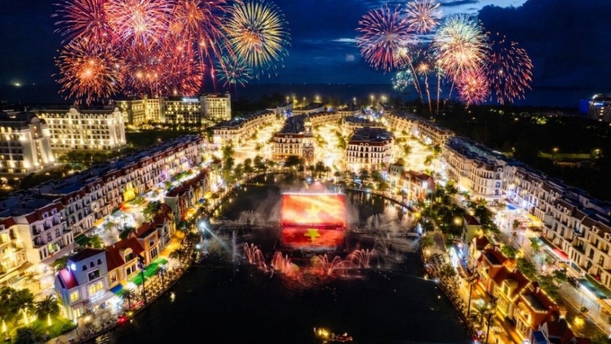 Phú Quốc United Center: Từ “tâm điểm không ngủ” đến “vũ trụ lễ hội” bùng nổ