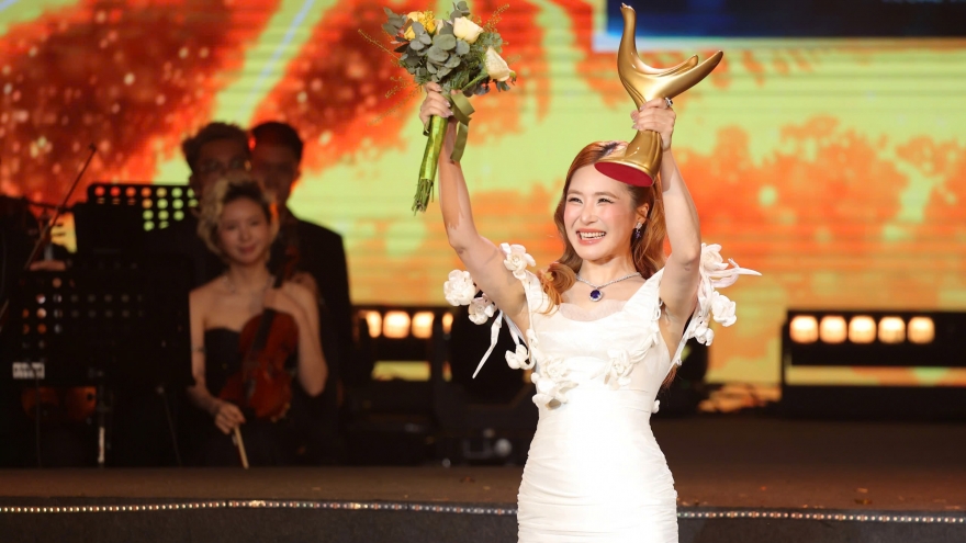 Hương Tràm lên tiếng về tranh cãi sau khi nhận giải Cống hiến 2026