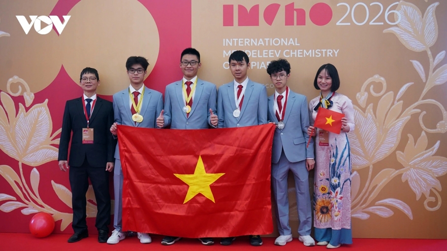 Vietnam wins 2 golds at 60th Mendeleev Chemistry Olympiad