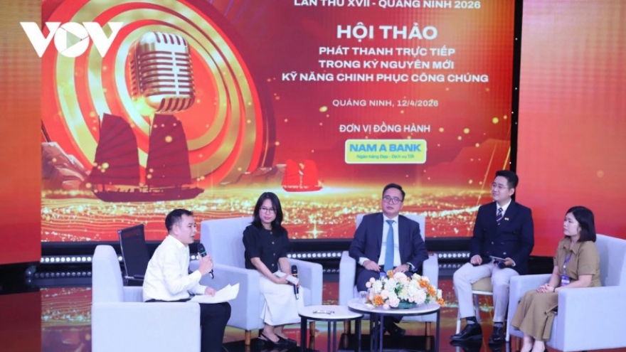 Seminar discusses skills for live radio in digital era