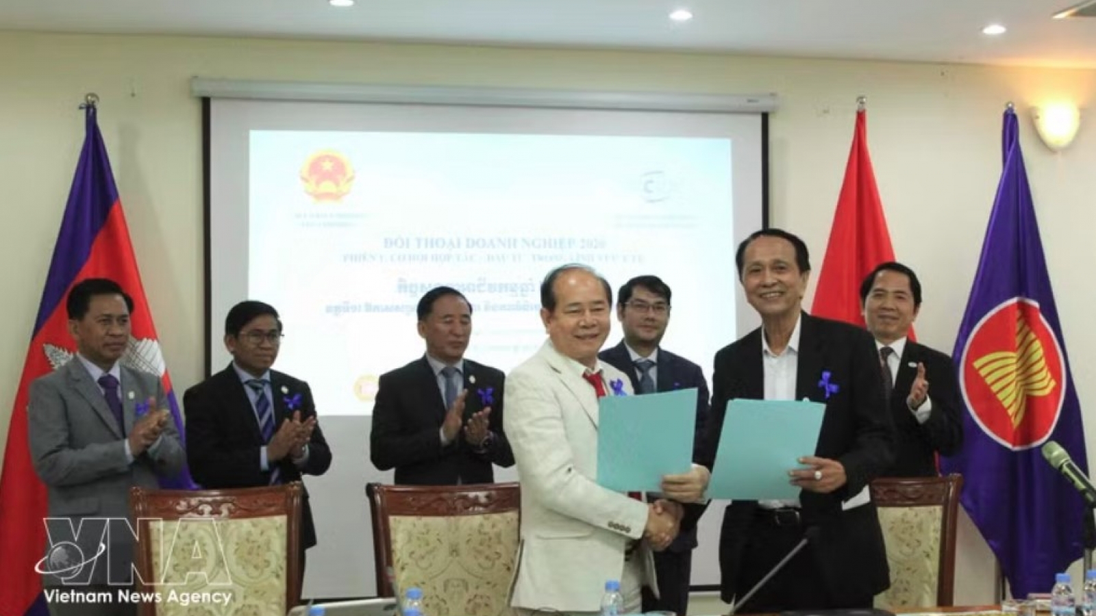 Vietnam, Cambodia seek stronger economic, investment cooperation