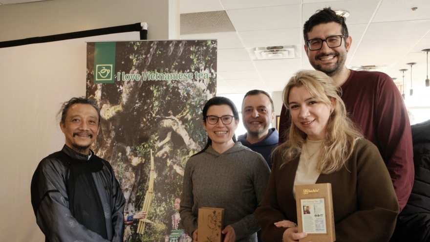 Promoting Vietnamese goods through community cultural bridges