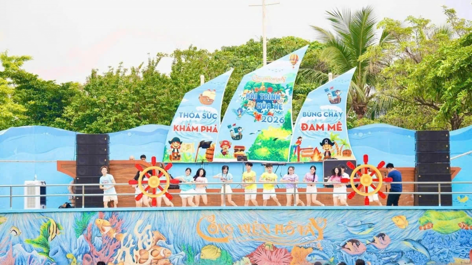 Hanoi rolls out vibrant tourism activities during April 30-May 1 celebrations