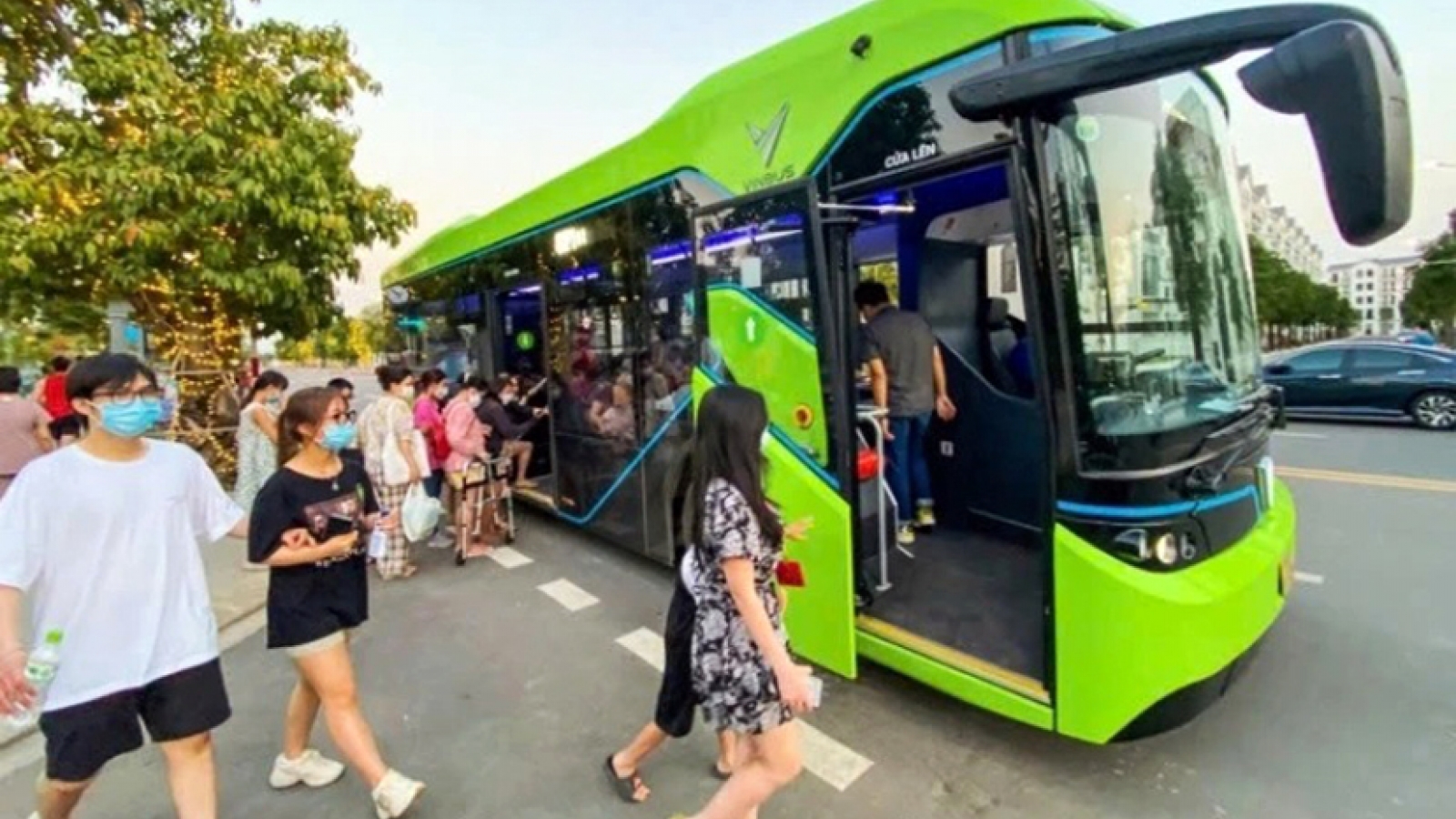 Hanoi presses ahead with low-emission zones, tightening vehicle emission controls