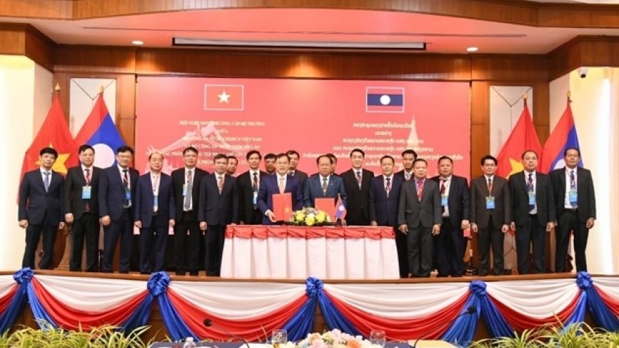 Vietnam, Laos hold 16th security cooperation conference in Vientiane