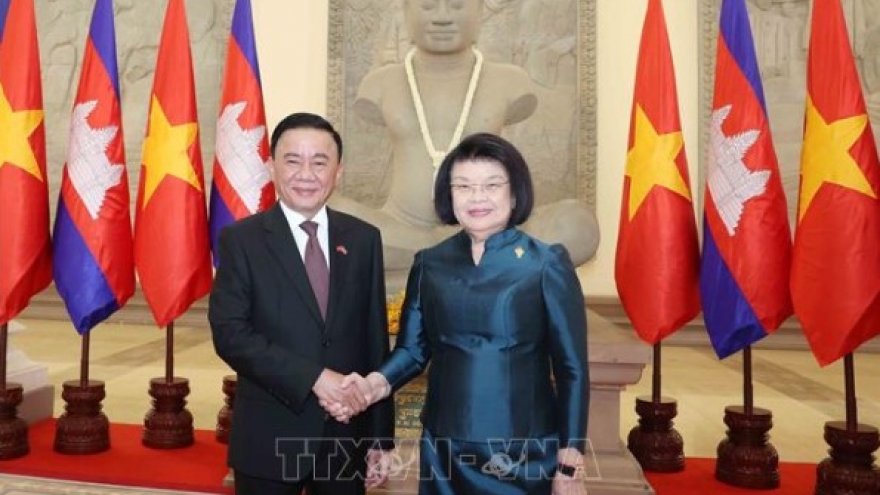 Vietnam, Cambodia reaffirm strong ties, target US$20 billion in bilateral trade