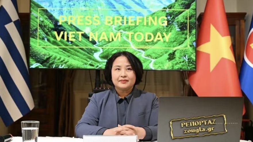 Ambassador updates Greek media on Vietnam’s renewal achievements