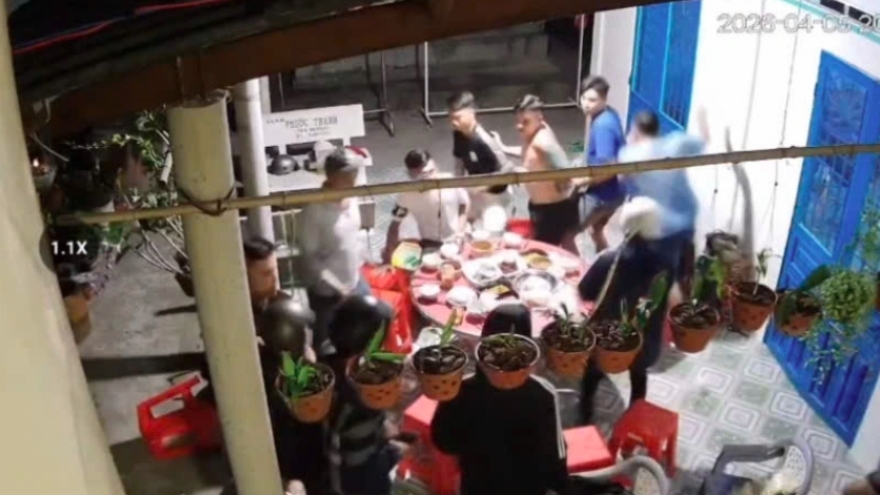 Nóng 24h ngày 8/4: Nhóm đối tượng truy sát, nghi nổ súng làm 2 người bị thương