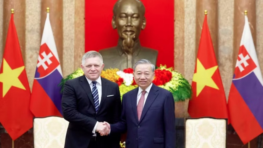 Slovak PM concludes official visit to Vietnam