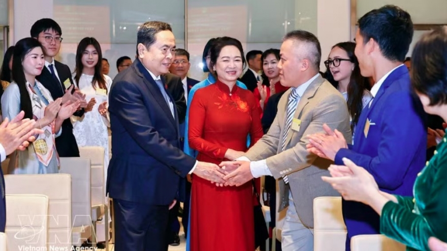 NA Chairman meets Vietnamese community in Italy