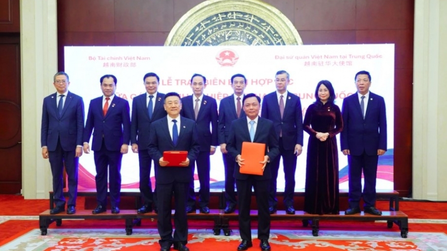 Vietnam, China exchange MoUs during top Vietnamese leader’s visit