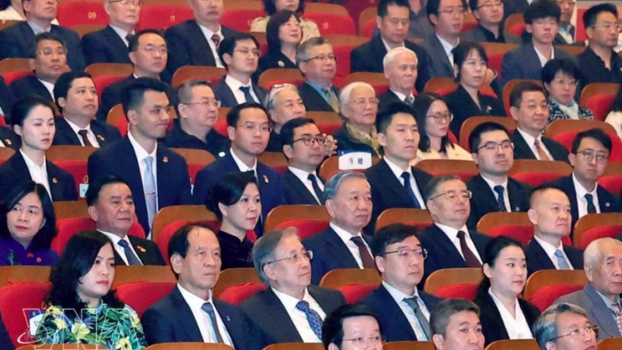 Top Vietnamese leader attends friendship music concert in Beijing