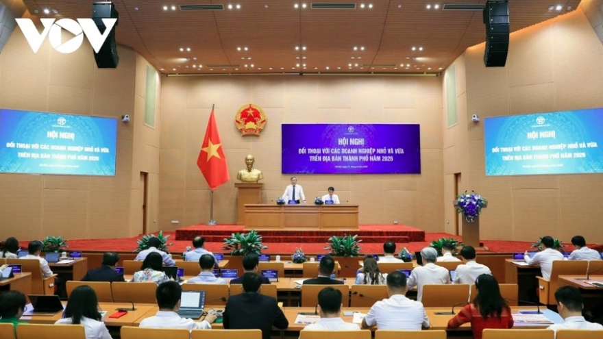 Hanoi holds dialogue to remove bottlenecks for SMEs