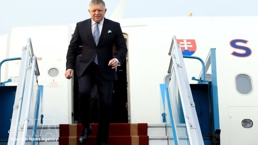 Slovak PM begins official visit to Vietnam