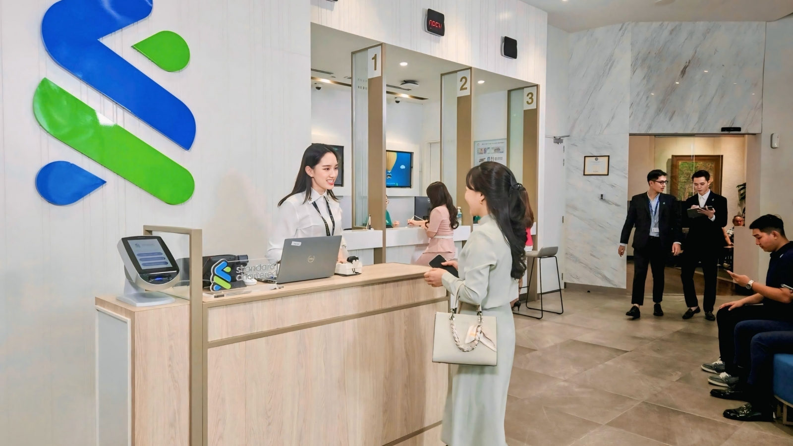 Standard Chartered wins Best Retail Bank in Vietnam at RBI Asia Trailblazer Awards