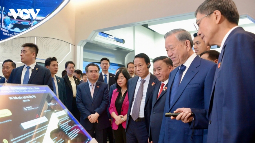Top Vietnamese leader visits China–ASEAN AI Cooperation Centre