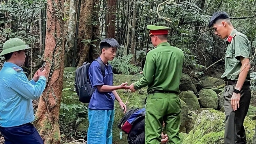 Two tourists rescued after getting lost in Tay Yen Tu forest