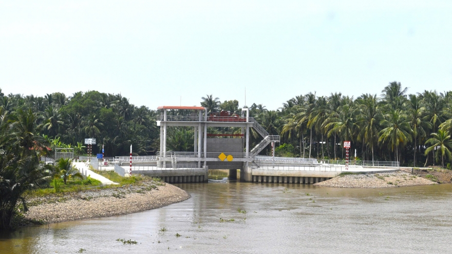 Sẽ triển khai dự án kiểm soát nguồn nước Nam Bến Tre với 18 cống hở tại Vĩnh Long