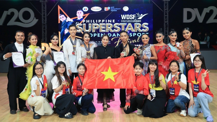 Vietnamese dancers win six golds at SEA Championship Standard Adult