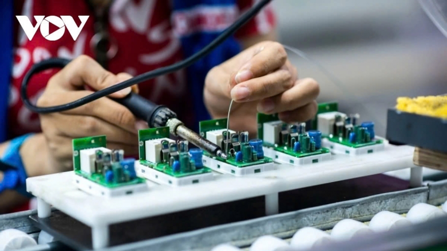 Vietnam in the race to attract high-tech FDI