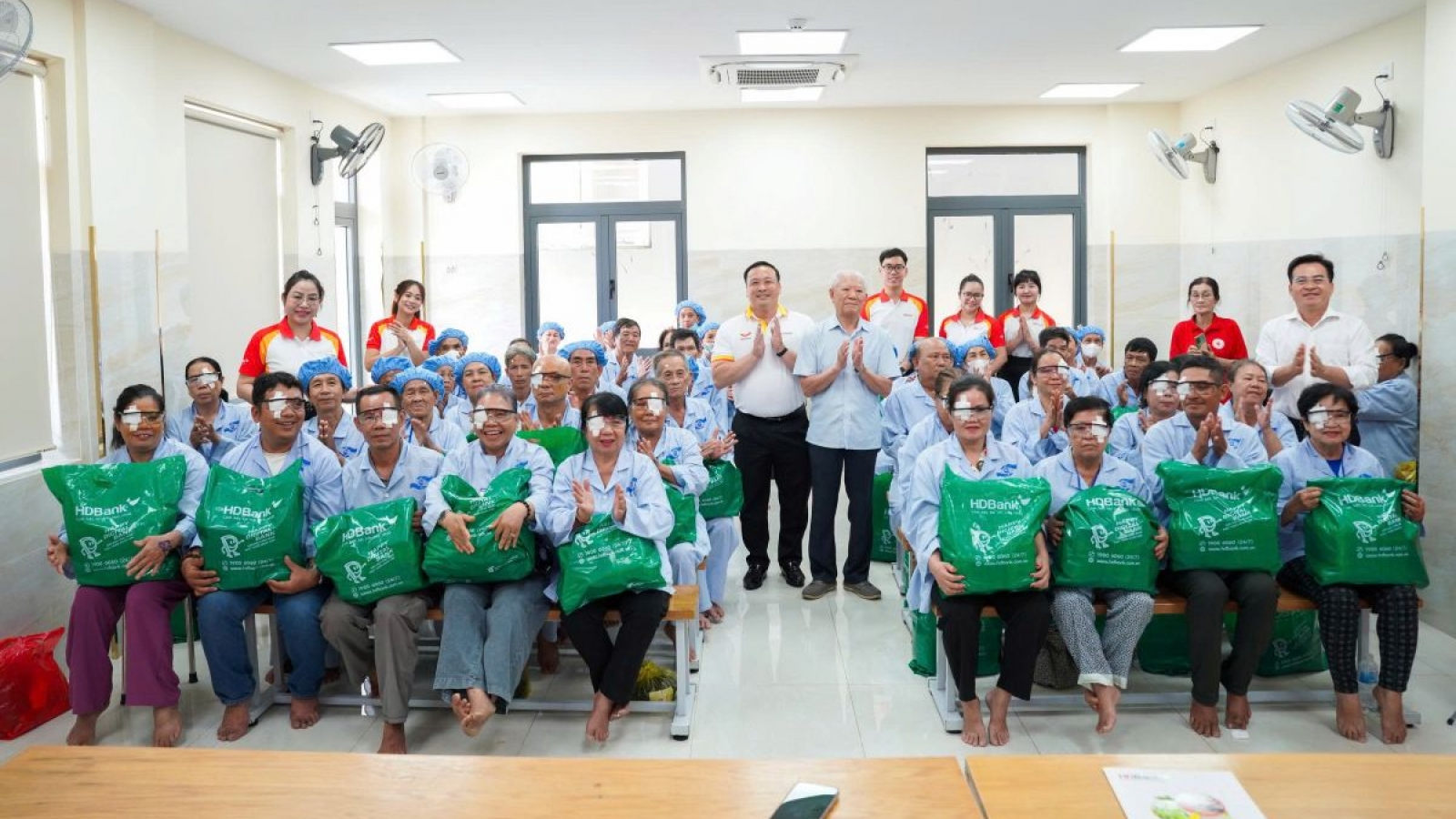 HDBank: 20 năm bền bỉ mang ánh sáng đến bệnh nhân có hoàn cảnh khó khăn