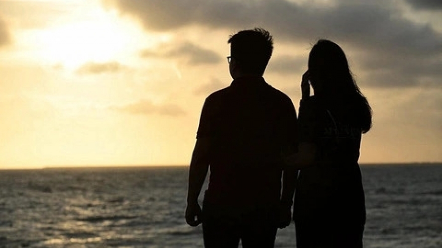 Phát hiện chồng ngoại tình sau nhiều lần “đi sớm về muộn”, vợ quyết ly hôn