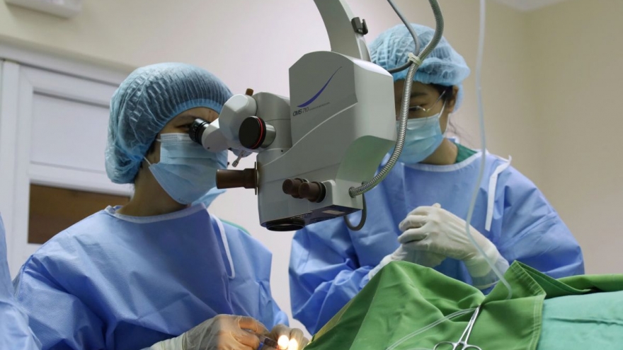 Lần đầu tiên triển khai kỹ thuật ghép giác mạc tại tỉnh Quảng Ninh