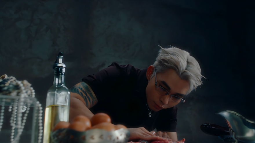 MV “Truth Or Dare" của ca sĩ Jun Phạm có yếu tố phản cảm