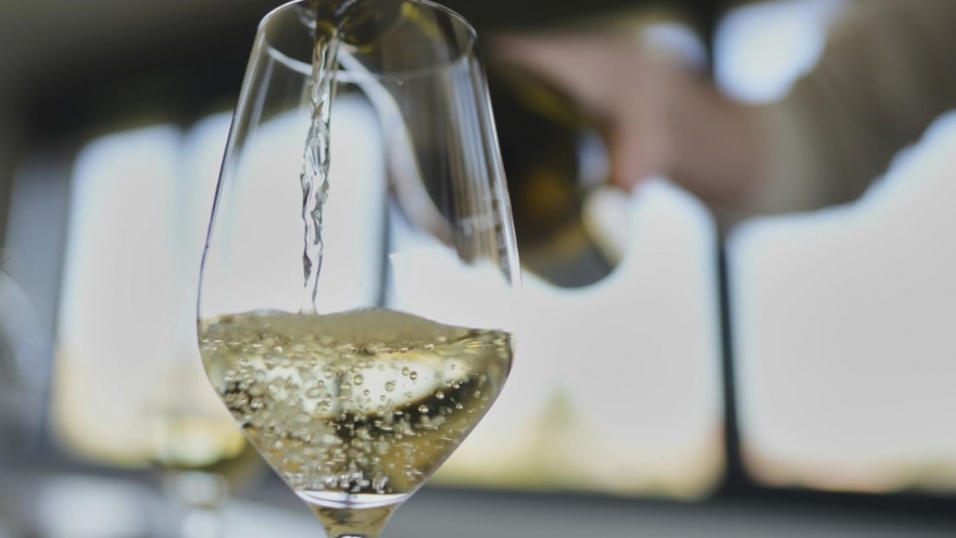 Trung Quốc triệt phá đường dây sản xuất, tiêu thụ rượu giả quy mô lớn