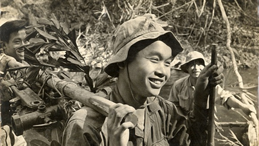 Đường tôi đi dài theo đất nước