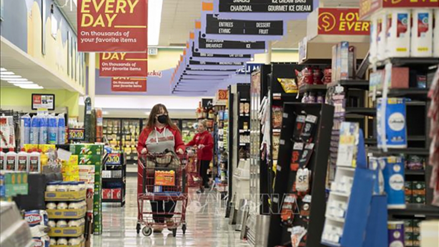 Doanh số bán lẻ Mỹ tăng mạnh giữa áp lực giá xăng và xung đột Trung Đông