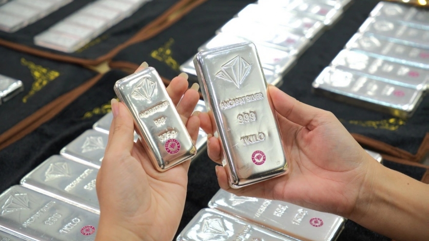 Giá bạc hôm nay 2/4: Bạc trong nước và thế giới quay đầu giảm nhẹ