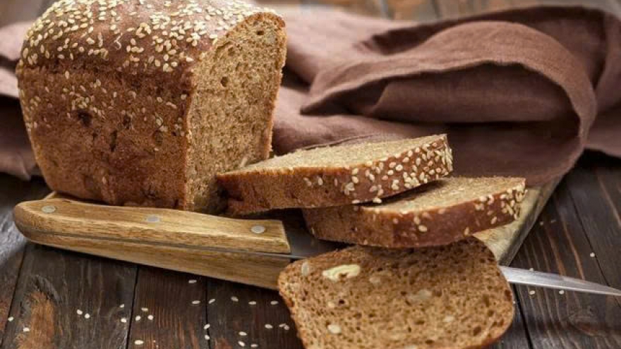 Ăn bánh mì nguyên cám thế nào để tốt cho sức khỏe và không tăng cân?