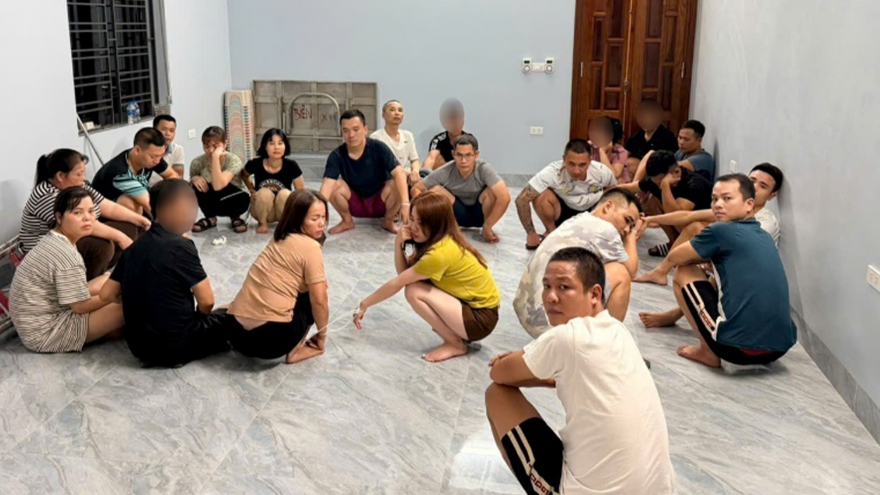 Bắt giữ 18 đối tượng đánh bạc và tổ chức đánh bạc