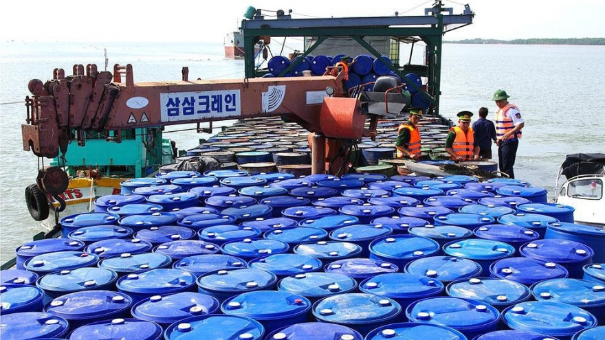 Xử lý nghiêm hành vi găm hàng, vận chuyển xăng dầu qua biên giới