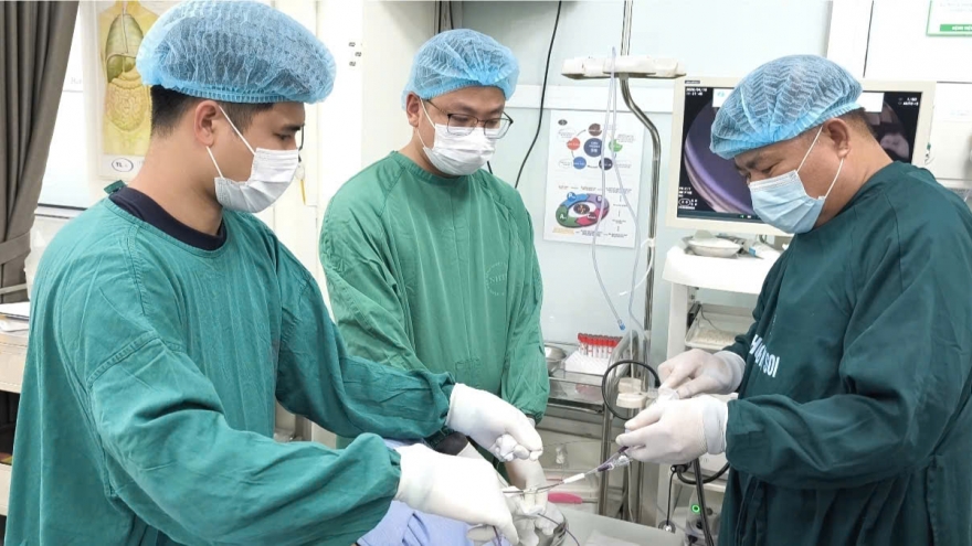 “Mở lại” thực quản hẹp khít 10 năm cho người phụ nữ chỉ sống bằng cháo loãng