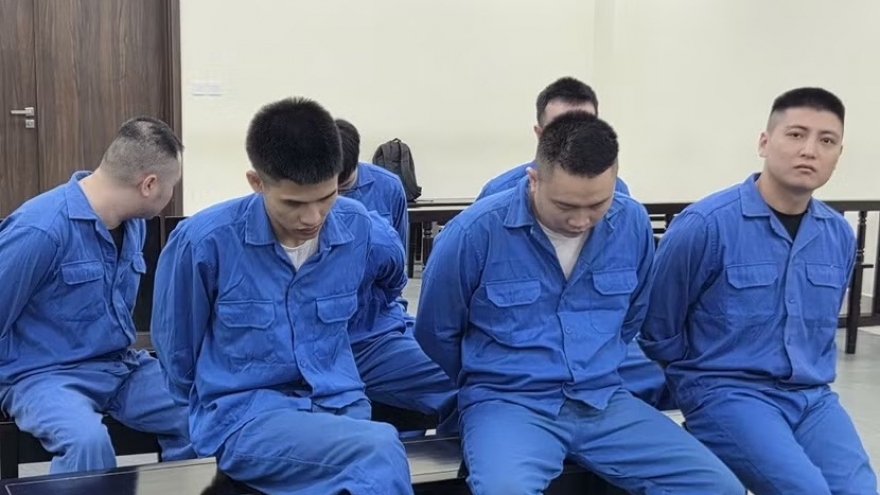 Muốn có việc làm, thiếu nữ bị nhóm "buôn người" mua đi bán lại như món hàng