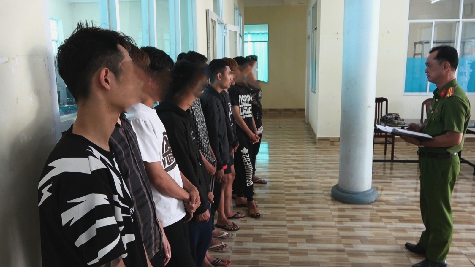 Khởi tố 11 đối tượng gây rối trật tự công cộng