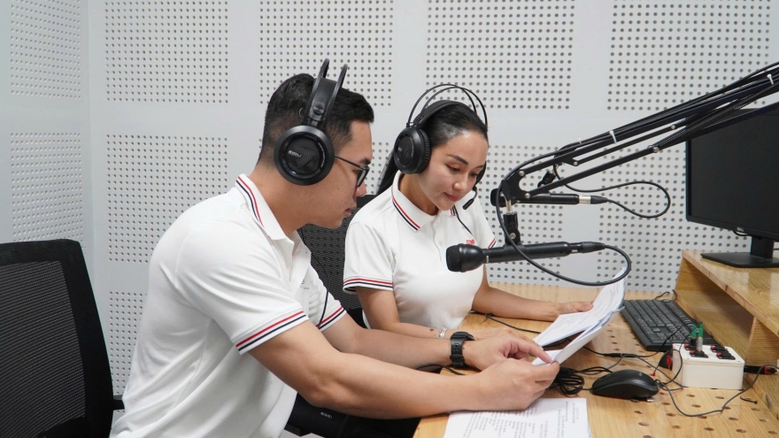 Phát thanh trực tiếp đồng hành với cuộc sống