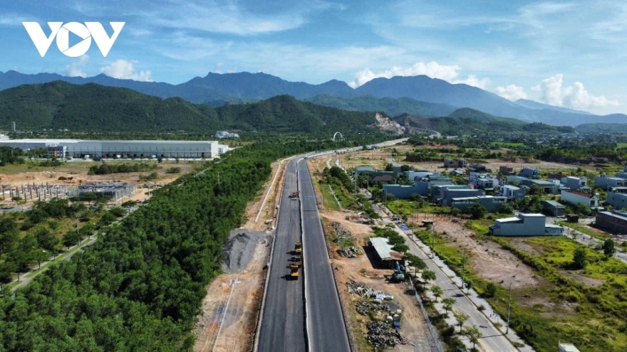 Cấm xe máy, xe thô sơ, người đi bộ vào cao tốc Hòa Liên-Túy Loan