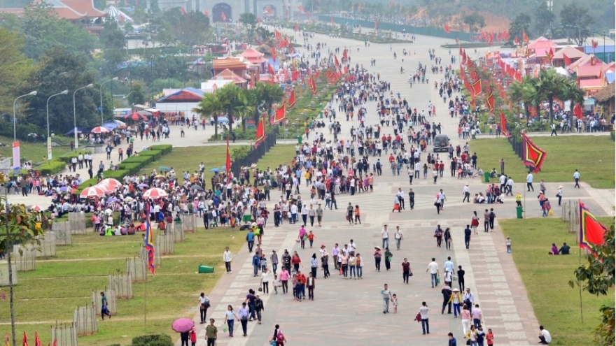 Bộ Nội vụ: Không hoán đổi ngày làm việc để nghỉ 9 ngày dịp lễ Giỗ Tổ và 30/4-1/5