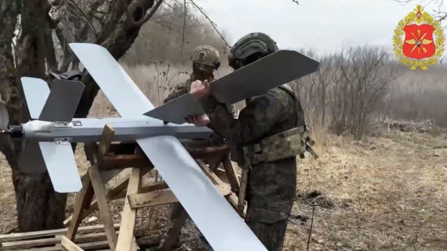 “Vua chiến trường” suy yếu, Nga viết lại luật chơi bằng robot và UAV sát thủ