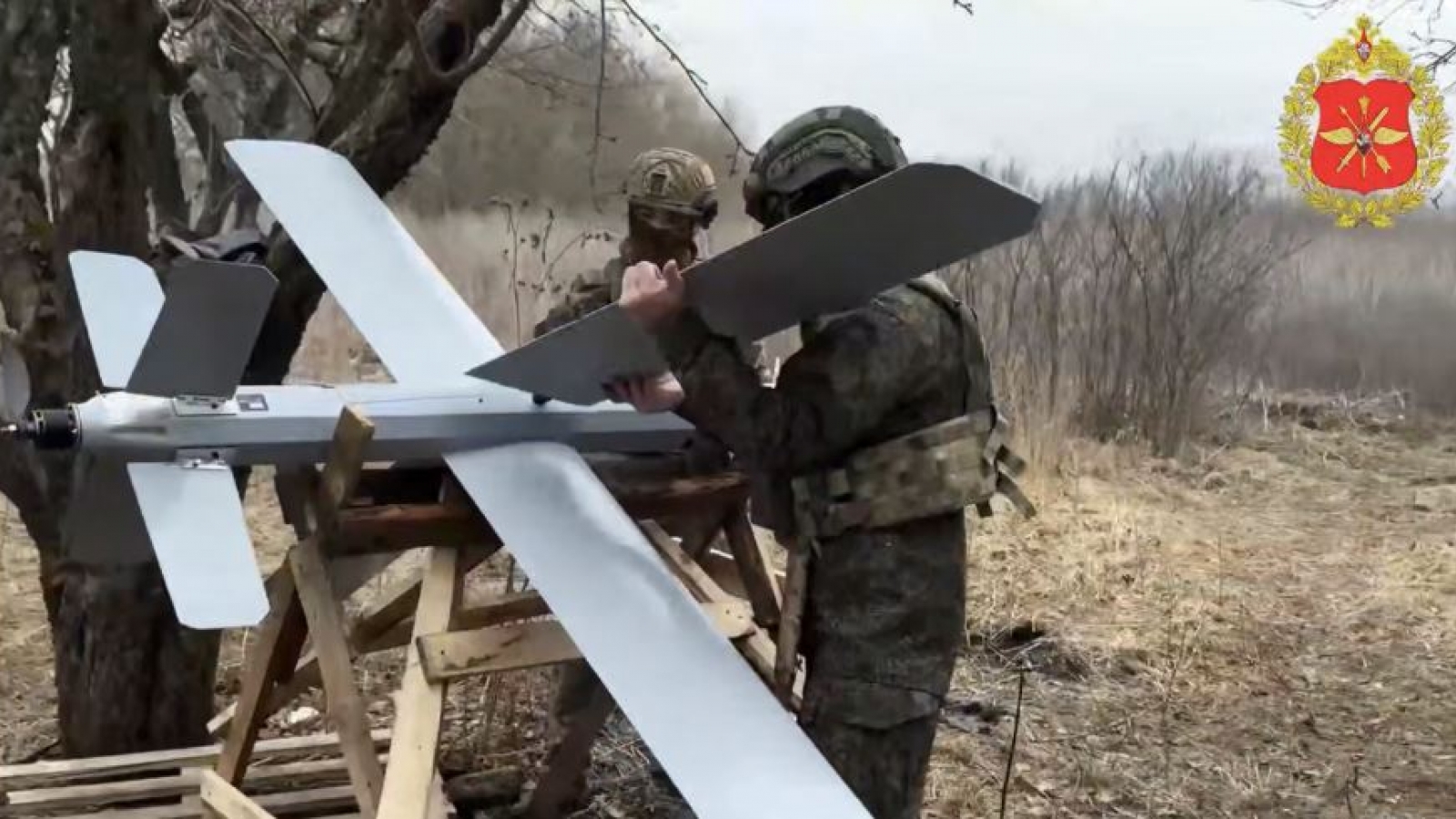 “Vua chiến trường” suy yếu, Nga viết lại luật chơi bằng robot và UAV sát thủ