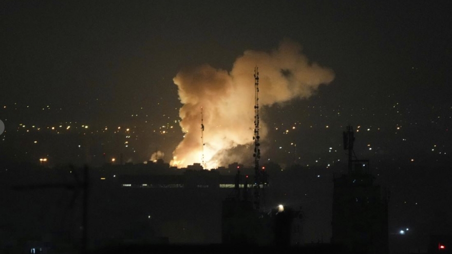 Israel tuyên bố phá hủy trụ cột kinh tế Iran sau loạt không kích mới