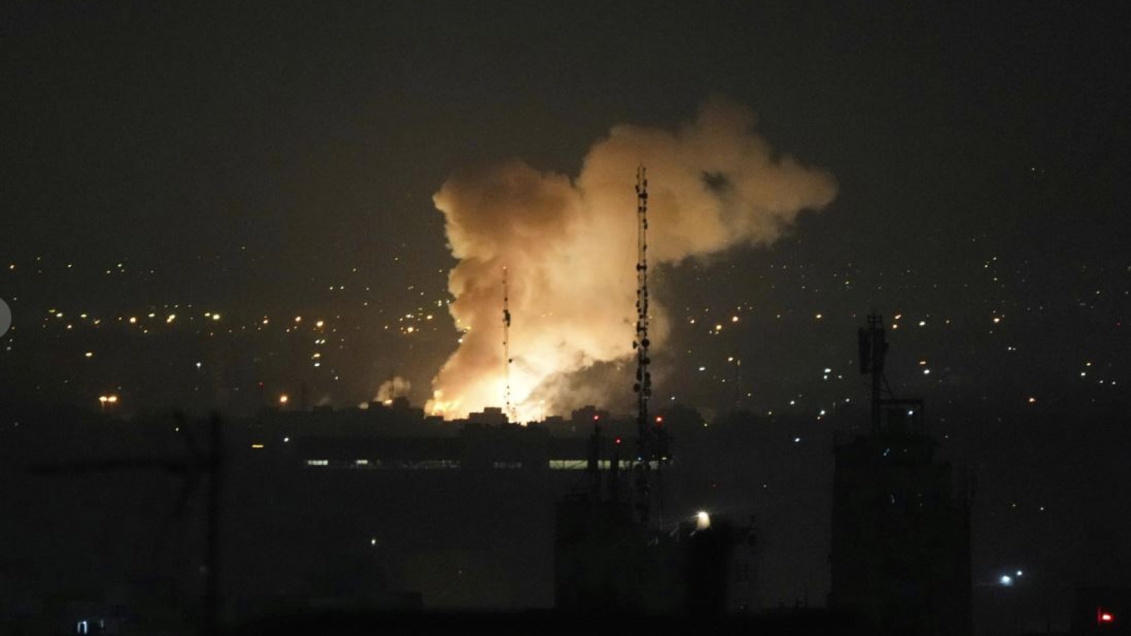 Israel tuyên bố phá hủy trụ cột kinh tế Iran sau loạt không kích mới
