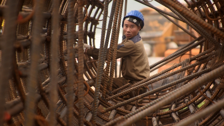 Cầu Ngọc Hồi tăng tốc thi công trước áp lực giá nhiên liệu và vật liệu tăng cao