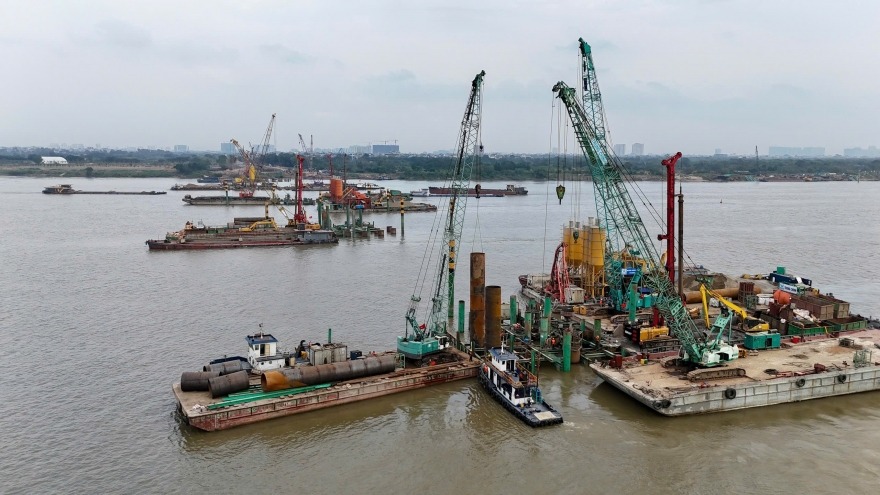 Gỡ “nút thắt” mặt bằng, quyết tâm không để chậm tiến độ 3 cây cầu qua sông Hồng