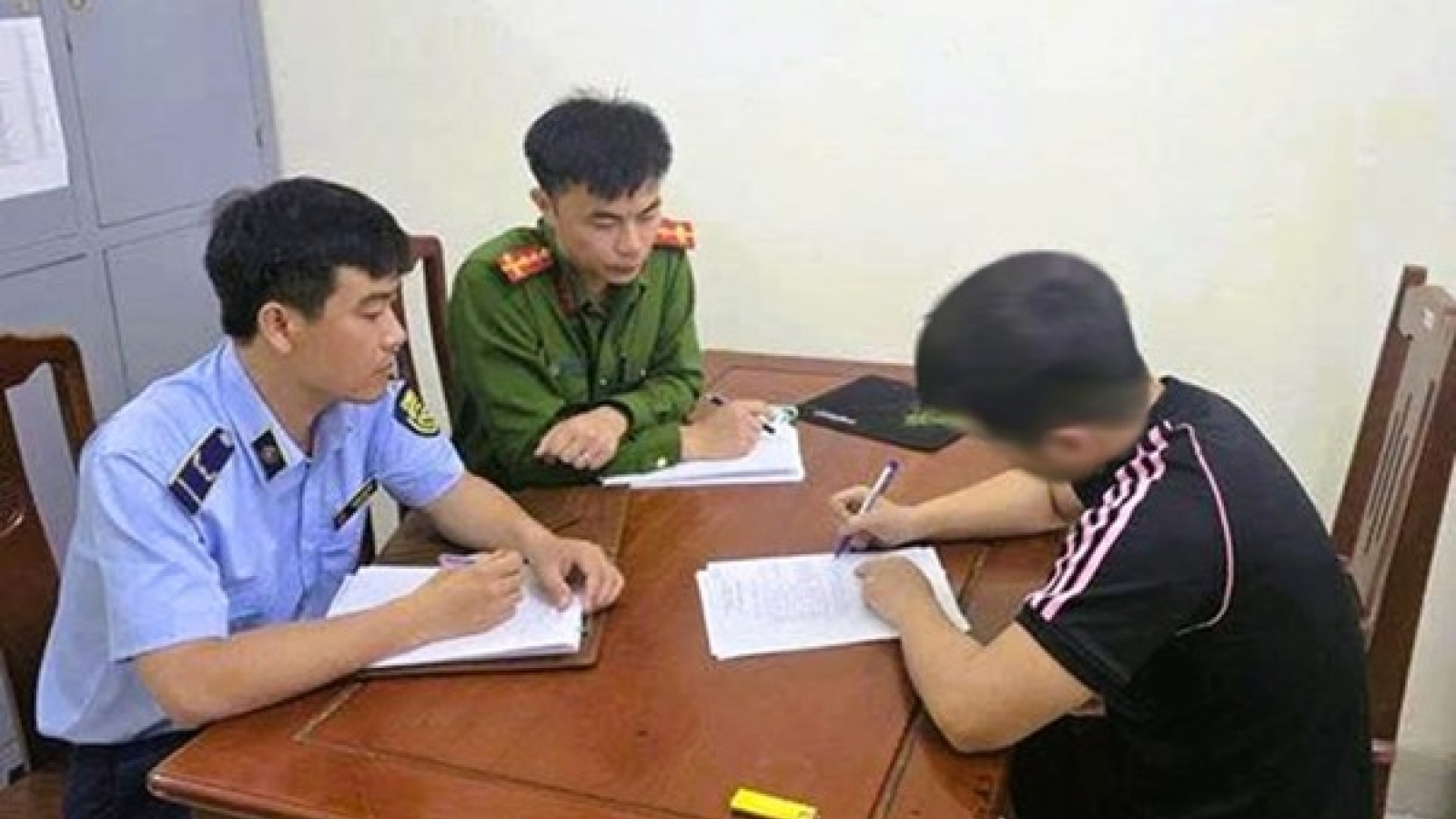 Thu phí gửi xe 200.000 đồng, bị xử phạt 15 triệu đồng