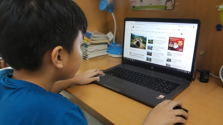 Bảo vệ trẻ em trên không gian mạng: Không phải cấm, mà là giáo dục trẻ kỹ năng